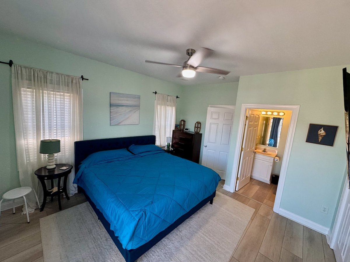 Bedroom 1 — king